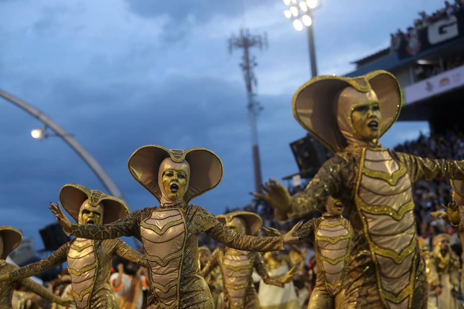 Desfile da Gaviões da Fiel acontece ao amanhecer no sambódromo do Anhembi, em São Paulo - 03/03/2019