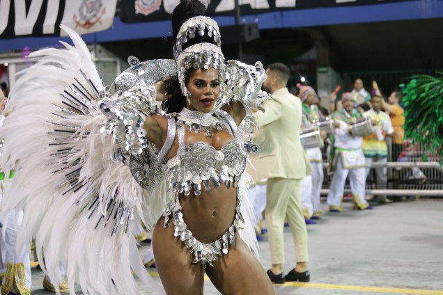Savia David, rainha de bateria da Unidos de Vila Maria, durante o desfila da escola de samba no sambódromo do Anhembi, em São Paulo - 03/03/2019