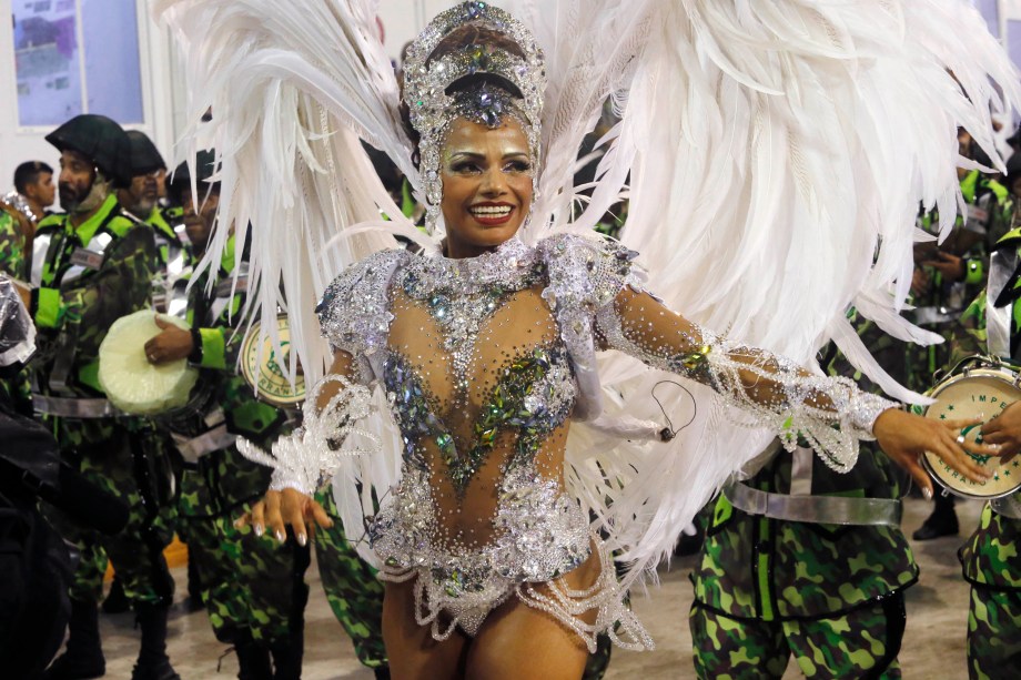 Quitéria Chagas, rainha de bateria da escola de samba Império Serrano, durante desfile no Sambódromo da Marquês de Sapucaí - 03/03/2019
