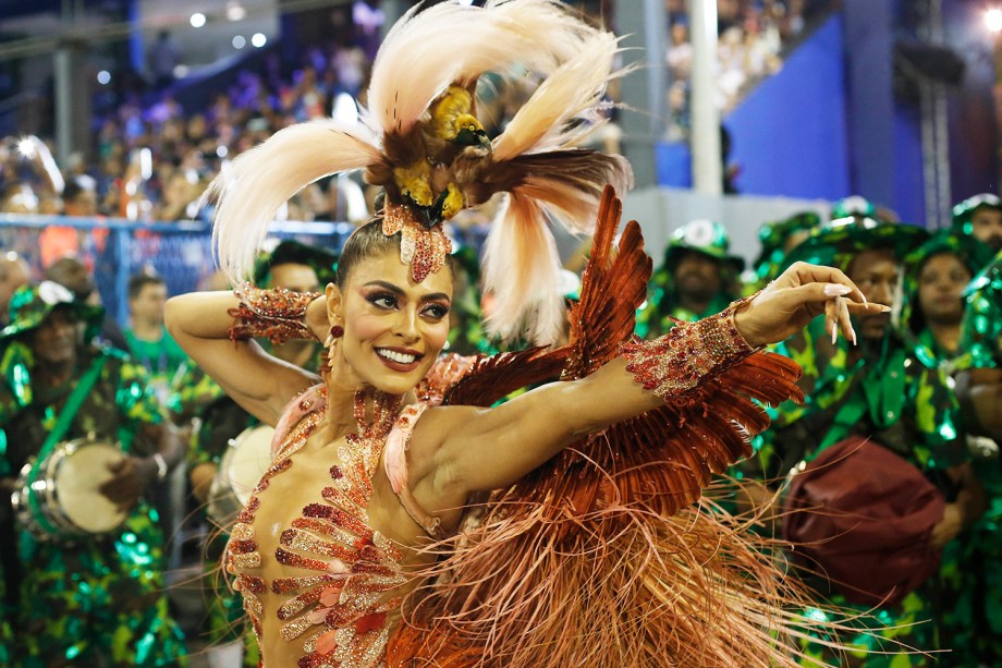 Juliana Paes, rainha de bateria da escola de samba Acadêmicos do Grande Rio, durante desfile no Sambódromo da Marquês de Sapucaí - 04/03/2019
