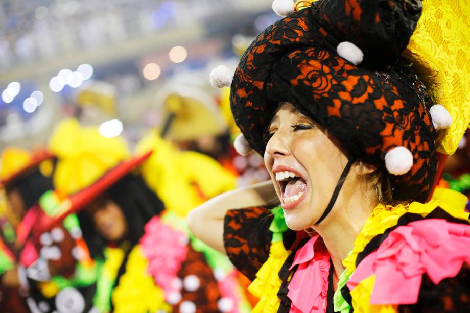 Componente da escola de samba Paraíso do Tuiuti, durante desfile no Sambódromo da Marquês de Sapucaí - 05/03/2019