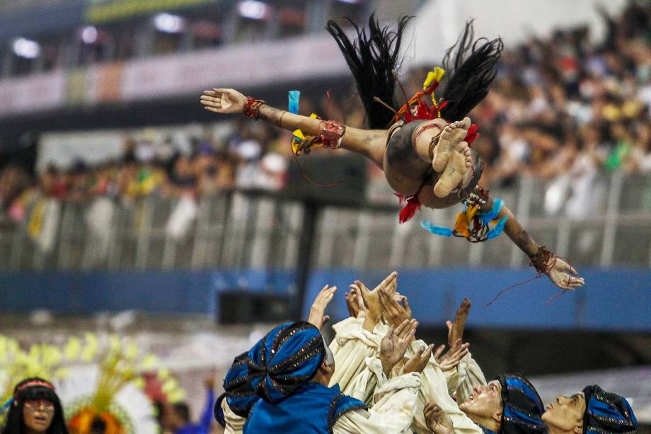 Com o enredo 'Liberdade, o canto retumbante de um povo heroico', a escola de samba Acadêmicos do Tucuruvi desfila no Sambódromo do Anhembi, em São Paulo (SP) - 02/03/2019