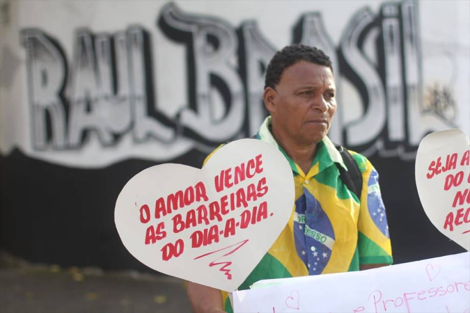 Movimentação em frente à Escola Estadual Raul Brasil, em Suzano (SP), na manhã desta terça-feira, quando os alunos são liberados a voltarem para a escola para participar de atividades de acolhimento - 19/03/2019