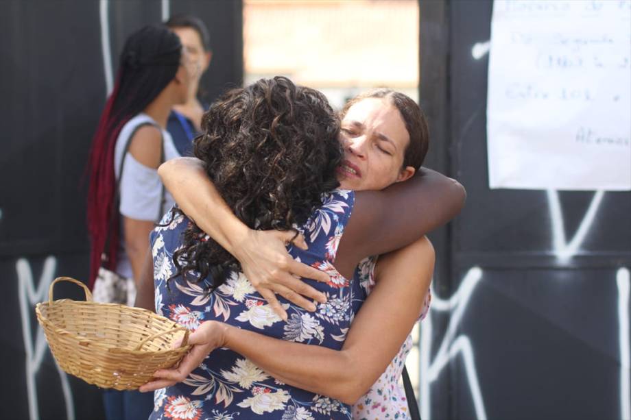 Movimentação em frente à Escola Estadual Raul Brasil, em Suzano (SP), na manhã desta terça-feira, quando os alunos são liberados a voltarem para a escola para participar de atividades de acolhimento - 19/03/2019