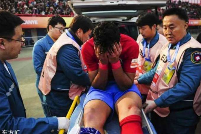 Henrique Dourado estreia com lesão no Henan Jianye