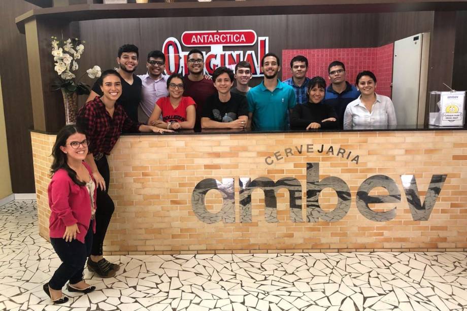 Participantes de processo seletivo da Ambev, em Manaus