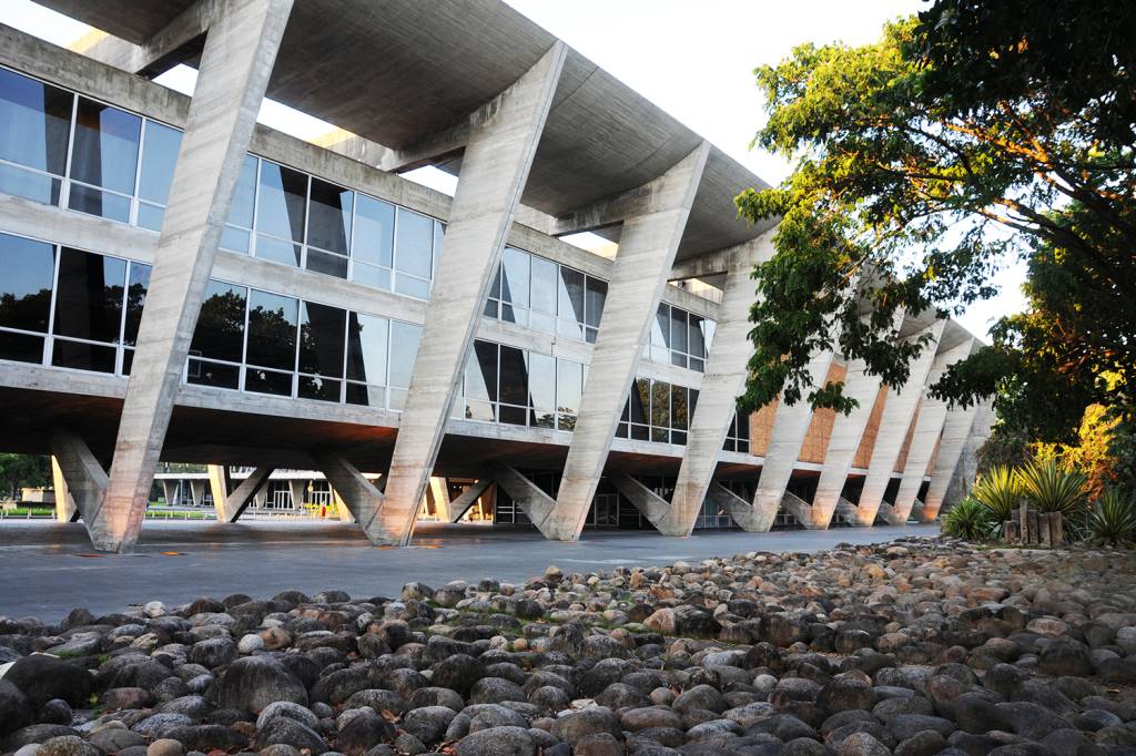 Vista do edifício do MAM (Museu de Arte Moderna), do arquiteto Affonso Eduardo Reidy, no centro do Rio de Janeiro