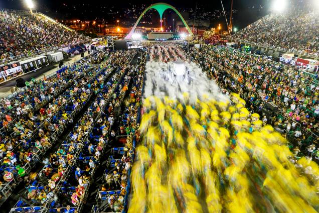 Rastros da passagem da escola de samba Mangueira durante desfile na Marquês de Sapucaí - 05/03/2019 Rastros da passagem da escola de samba Mangueira durante desfile na Marquês de Sapucaí - 05/03/2019
