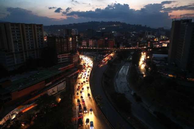 Vista geral da cidade de Caracas durante apagão que afeta grande parte da Venezuela - 09/03/2019