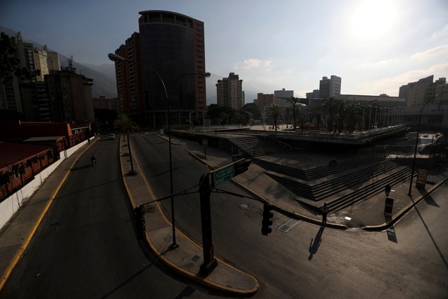 Região comercial na cidade de Caracas, Venezuela, é fotografada durante mais uma manhã de apagão - 26/03/2019