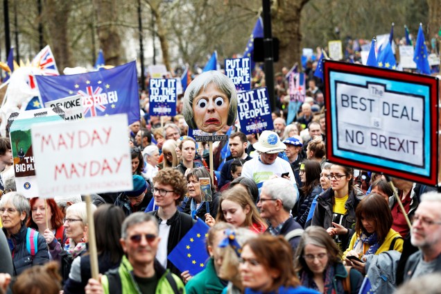 Manifestantes pedem segundo referendo sobre o Brexit, durante protesto realizado em Londres - 23/03/2019