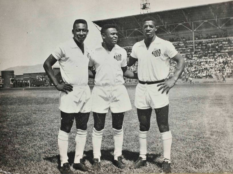 Pelé com Coutinho e Dorval, no Santos, em 1962