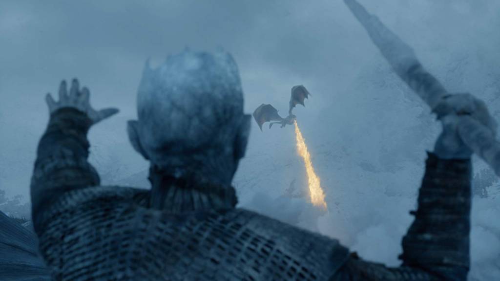 Rei da Noite joga lança em Viseryon em cena do episódio 6 da temporada 7 de 'Game of Thrones'