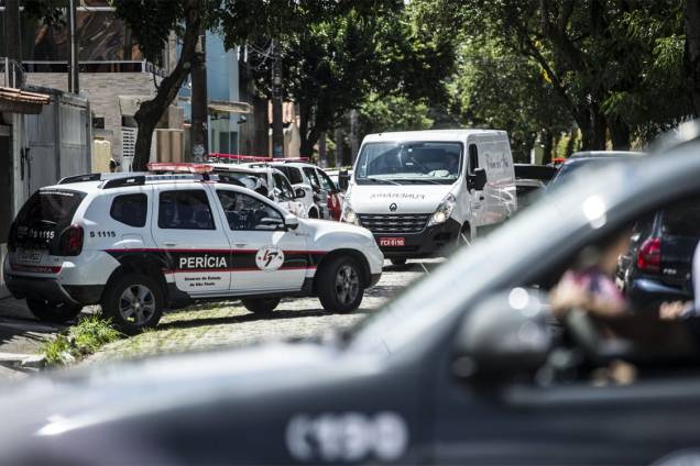 Carros da perícia chegam para investigar a Escola Estadual Raul Brasil após o massacre em Suzano, São Paulo - 13/03/2019