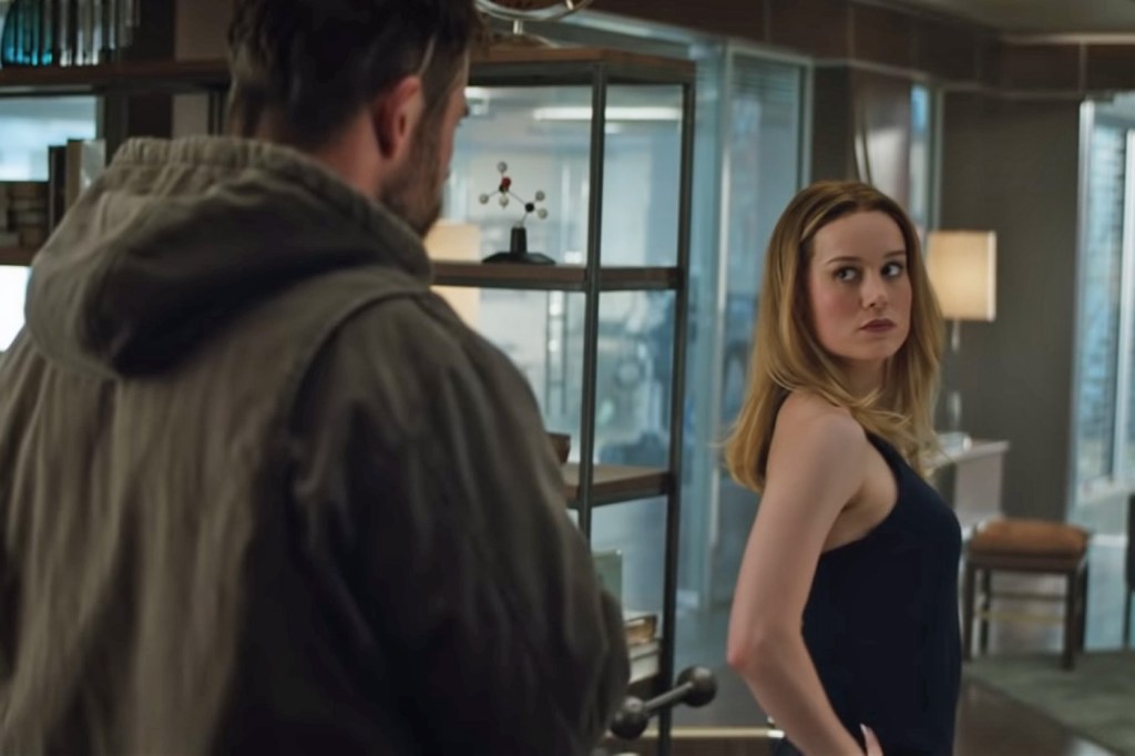 Chris Hemsworth como Thor e Brie Larson como Capitã Marvel em cena do trailer de Vingadores: Ultimato