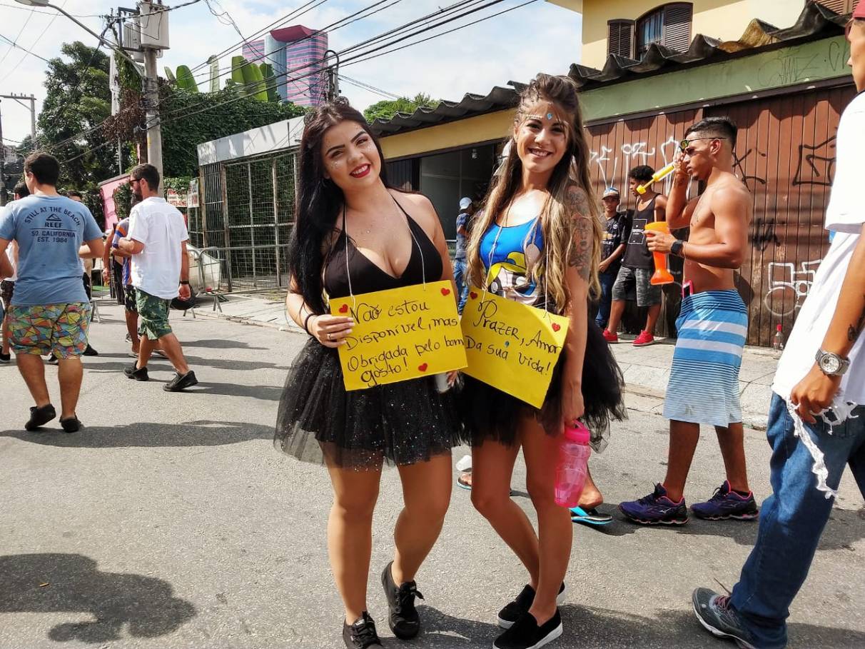 Primeiro dia de carnaval com Lei da Importunação S... | VEJA