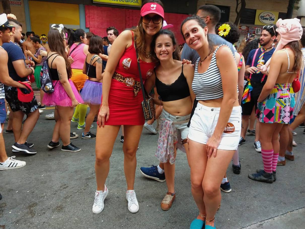 Primeiro dia de carnaval com Lei da Importunação S... | VEJA