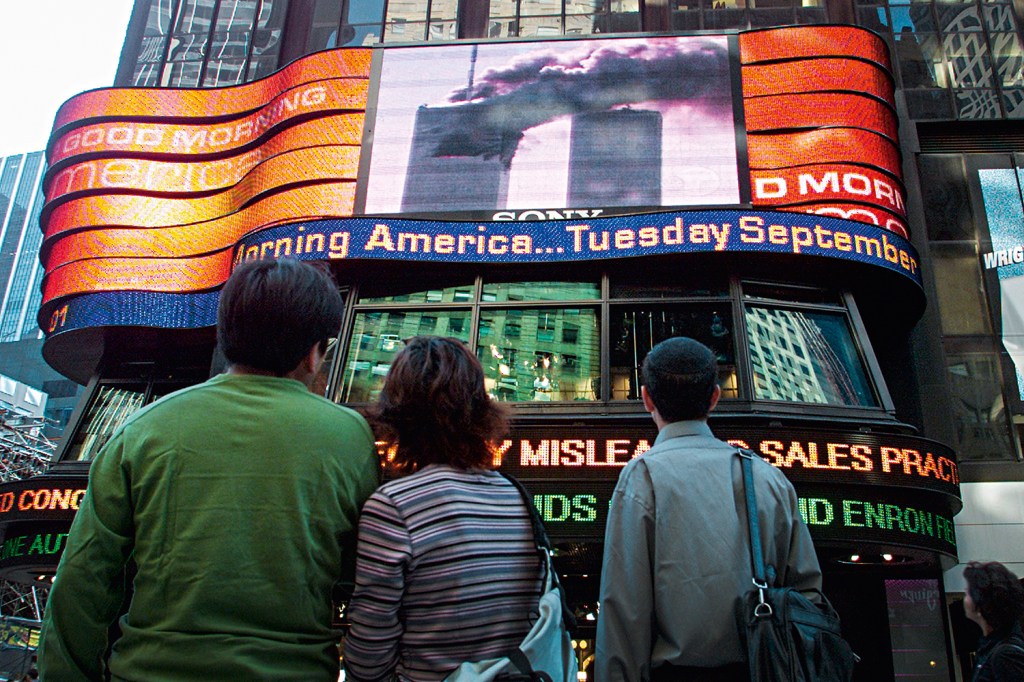 NOS HOLOFOTES - Em 2001, a Al Qaeda planejou os ataques de tal forma que as TVs filmassem ao vivo o segundo avião colidindo com o World Trade Center