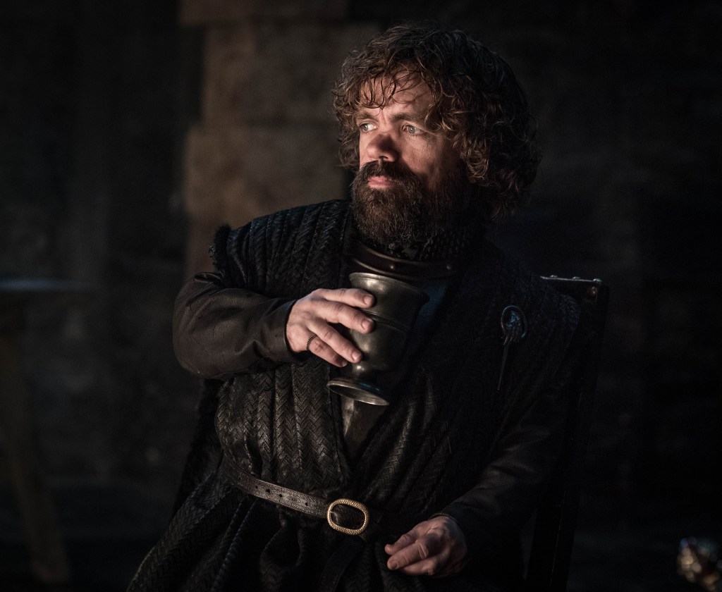 Tyrion (Peter Dinklage) pede uma canção nos minutos que antecedem a guerra contra os mortos em 'Game of Thrones'