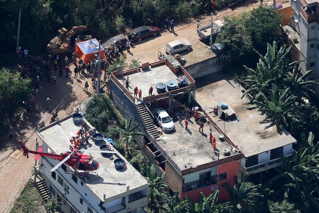 Vista aérea do local onde dois prédios desmoronaram na comunidade da Muzema, zona oeste do Rio de Janeiro - 12/04/2019