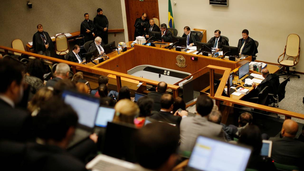 STJ julga recurso de Lula