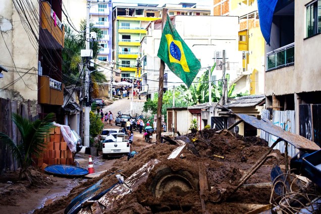 Dois prédios residenciais desabaram na comunidade da Muzema, zona oeste do Rio - 13/04/2019