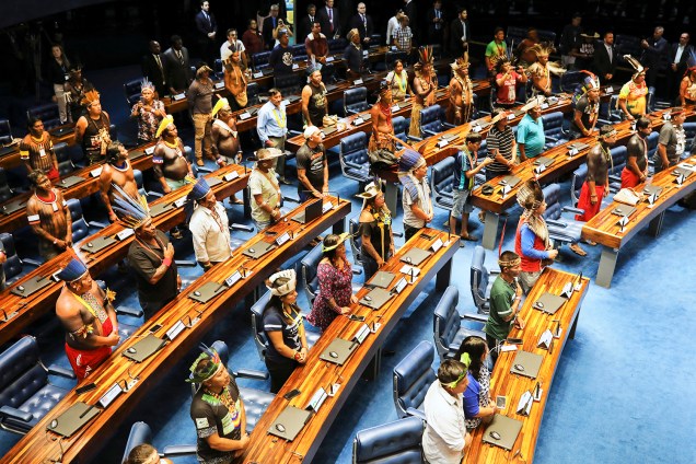 Lideranças indígenas participam de sessão no plenário do Senado Federal, em Brasília (DF) - 25/04/2019