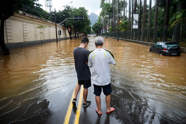 Alagamento na Rua Jardim Botânico após as chuvas que atingiram o Rio de Janeiro - 09/04/2019
