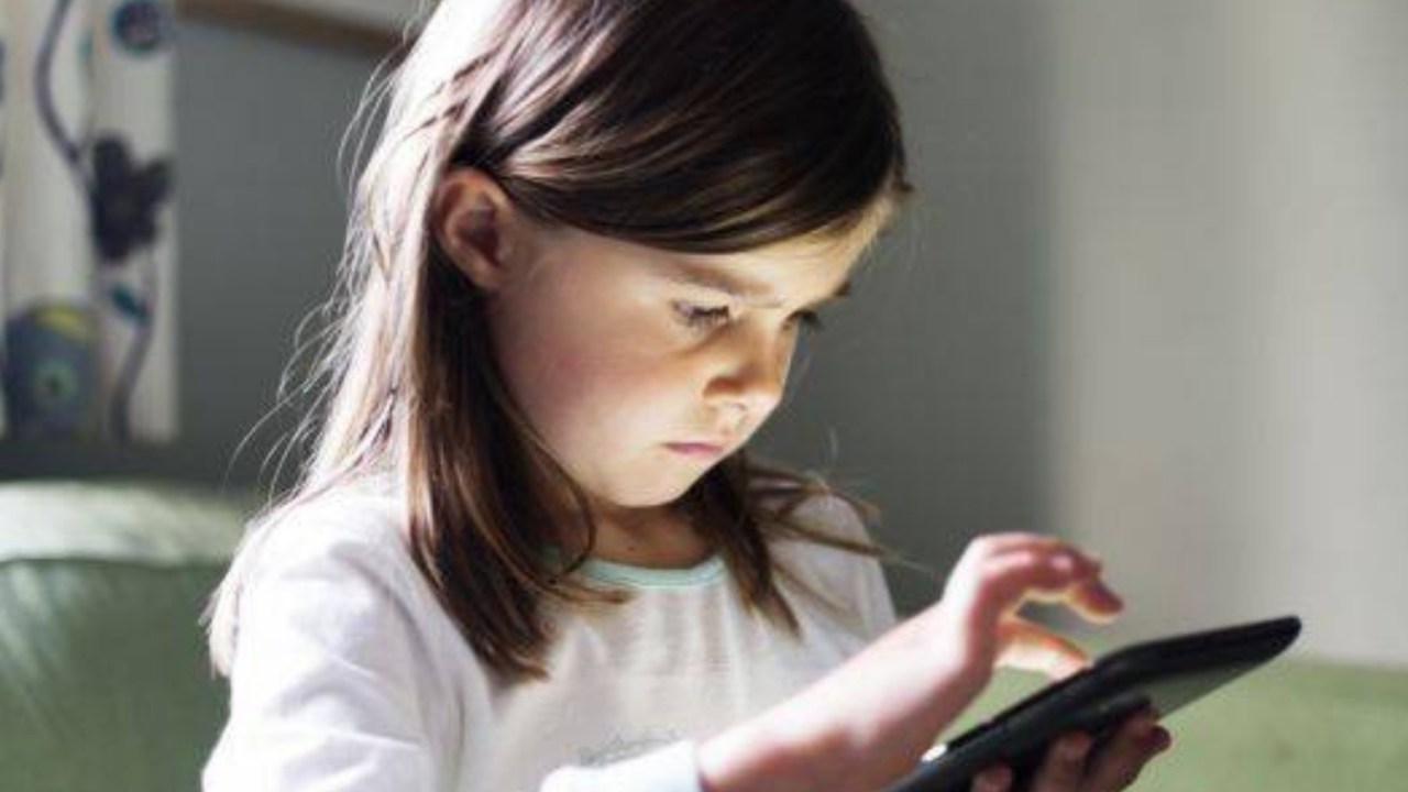 Tecnologia: Nos EUA, crianças de 2 a 10 anos passam pouco mais de duas horas por dia, em média, em frente à televisão, computador, tablet e celular