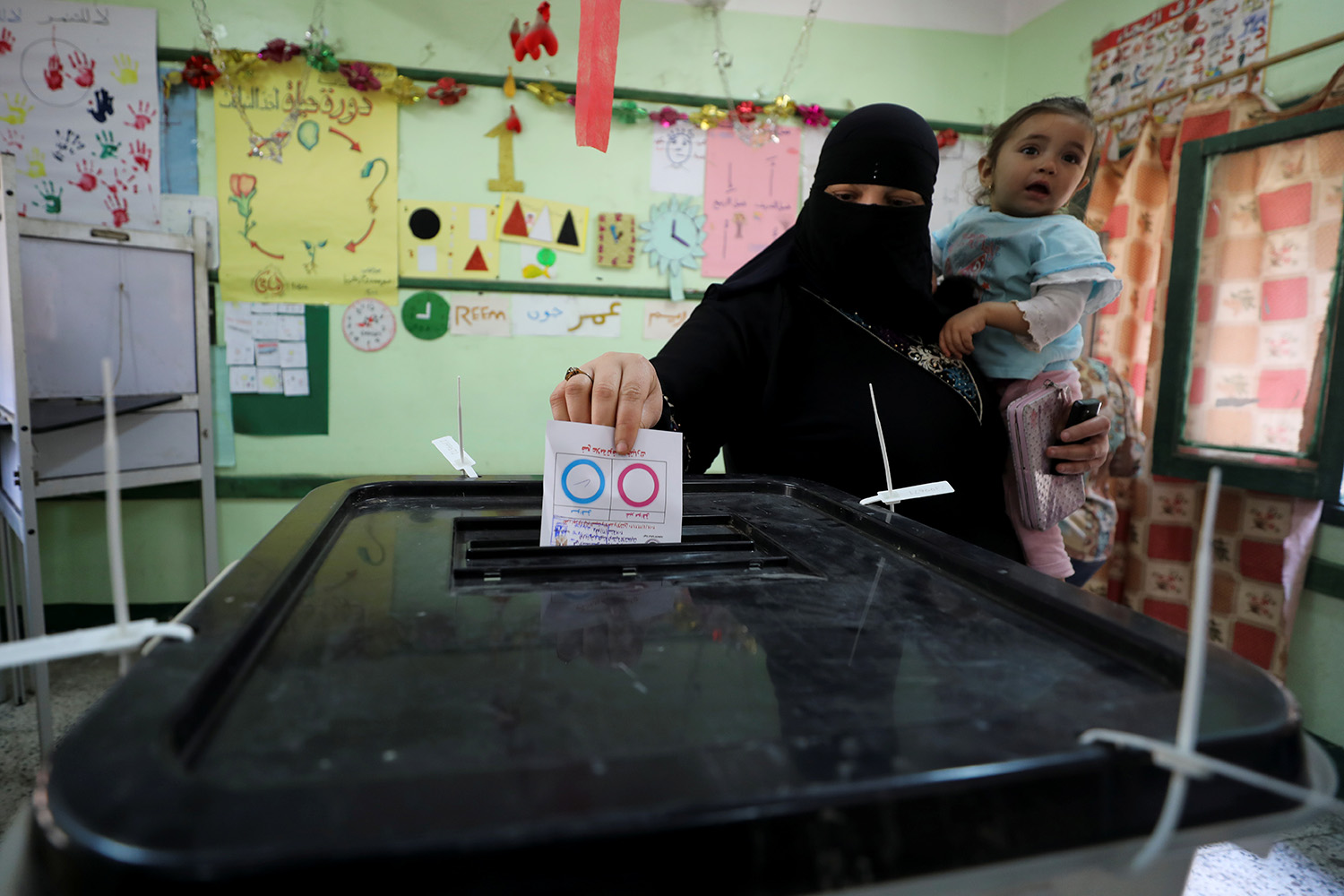 Egípcios votam em referendo que pode prorrogar mandato de Sisi até 2030