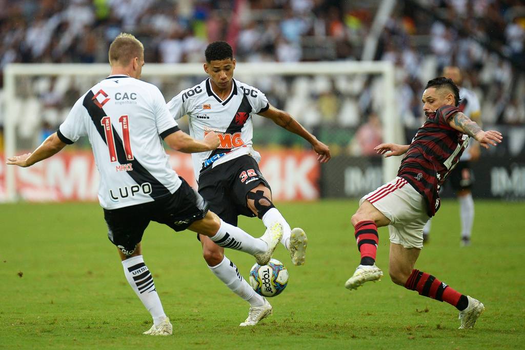 Campeonato Carioca Bruno Henrique Decide E Deixa Flamengo Com Vantagem Na Final Contra O Vasco