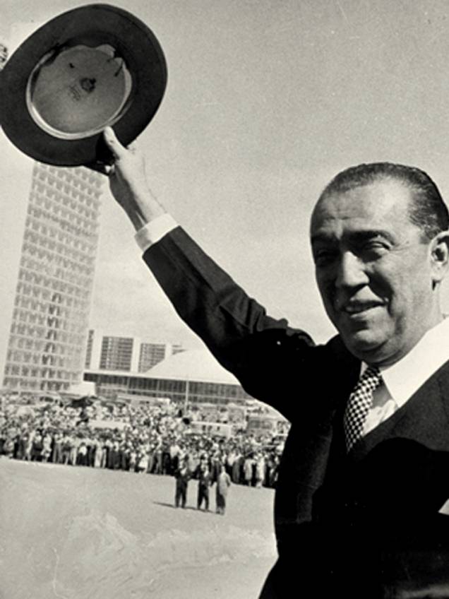Juscelino Kubitschek, presidente da República, nos festejos de inauguração de Brasília (DF) - 21/04/1960