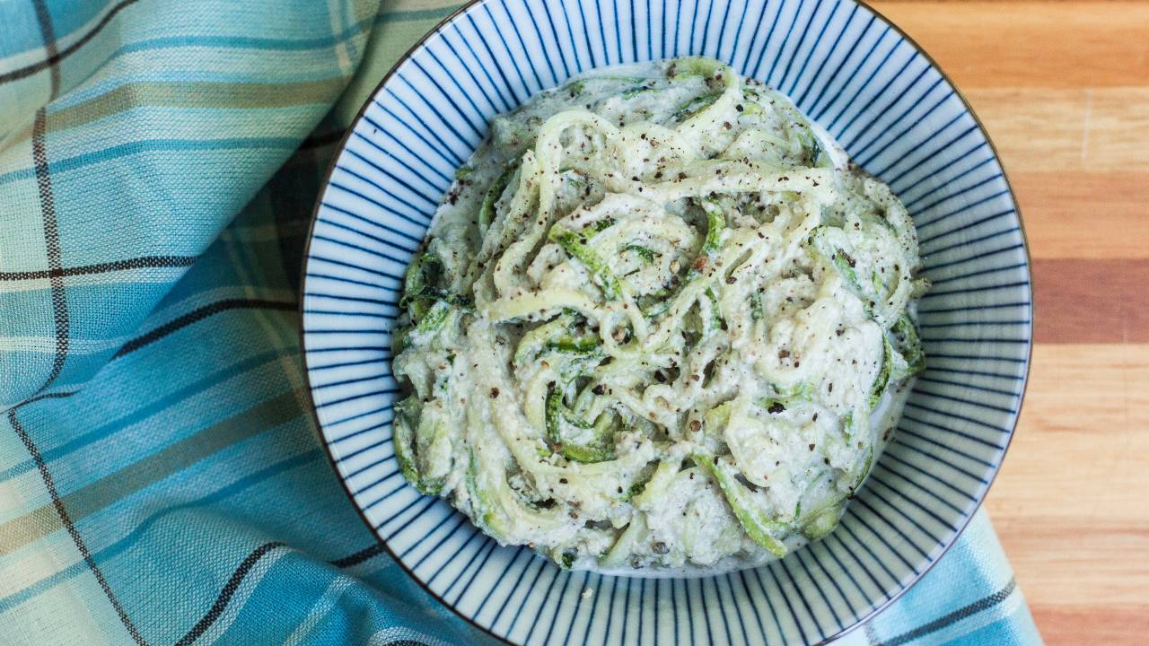 Macarrão de abobrinha e molho de queijo