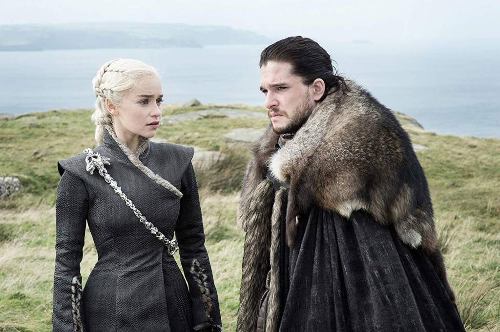 Emilia Clarke e Kit Harrington interpretam Daenerys Targaryen e Jon Snow na série 'Game of Thrones'