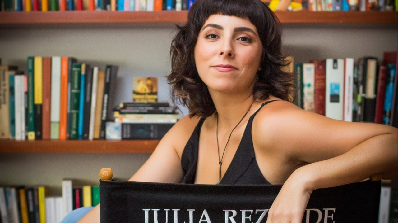 Aos 33, Julia Rezende soma trabalhos no cinema, na TV e na Netflix e é um dos nomes que estão mudando a cara do audiovisual brasileiro