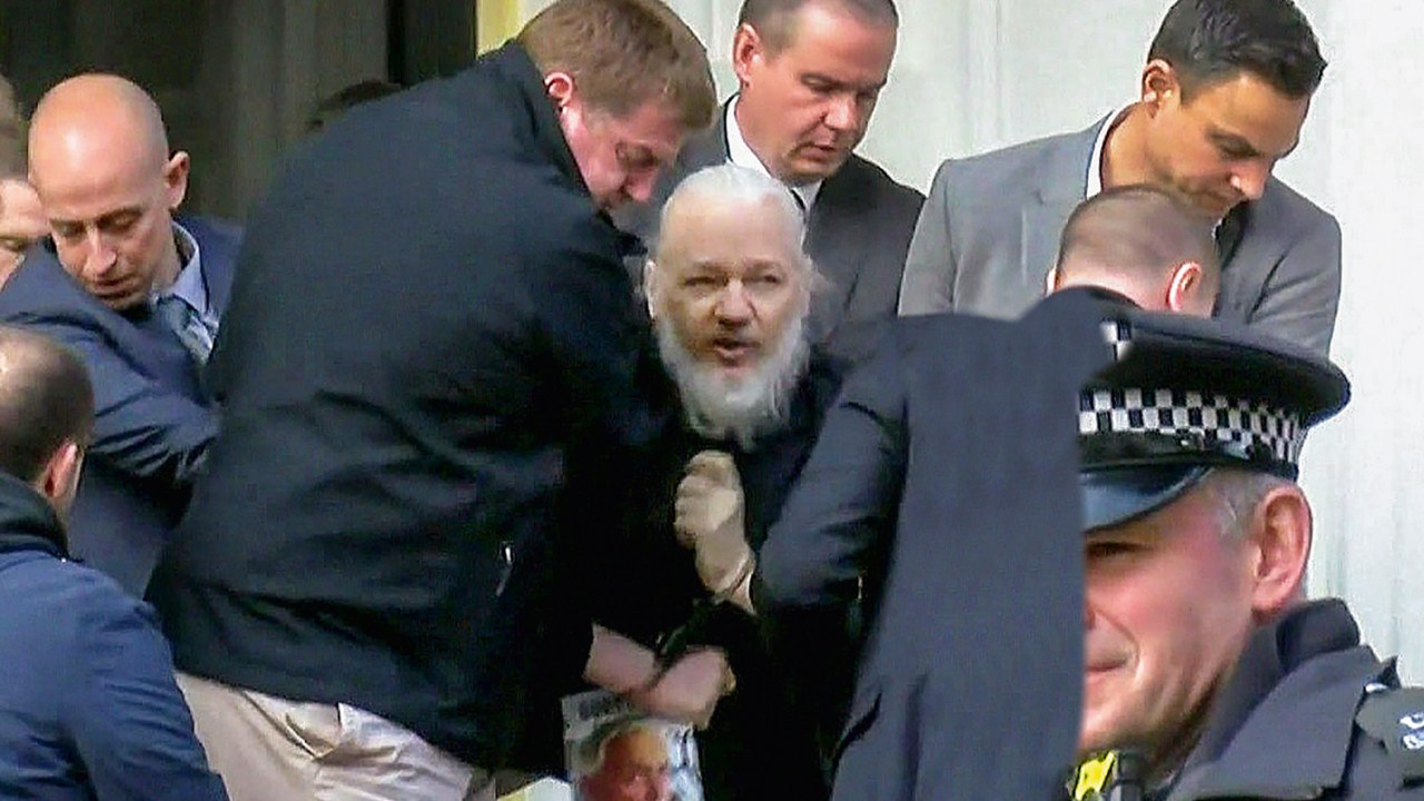 PRISÃO - Assange pode pegar até cinco anos de cadeia nos Estados Unidos
