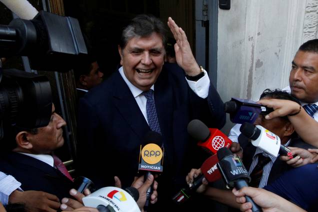 O ex-presidente do Peru, Alan Garcia, chega ao Ministério Público para testemunhar no caso da Odebrecht em Lima - 16/02/2017 O ex-presidente do Peru, Alan Garcia, chega ao Ministério Público para testemunhar no caso da Odebrecht em Lima - 16/02/2017