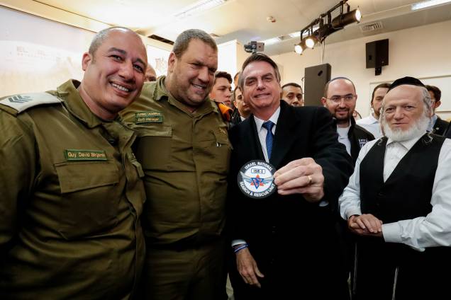 Presidente, Jair Bolsonaro, durante cerimônia de condecoração da Brigada de Busca e Salvamento do Comando da Frente Interna de Israel com a Insígnia da Ordem Nacional do Cruzeiro do Sul em Tel Aviv, Israel - 01/04/2019
