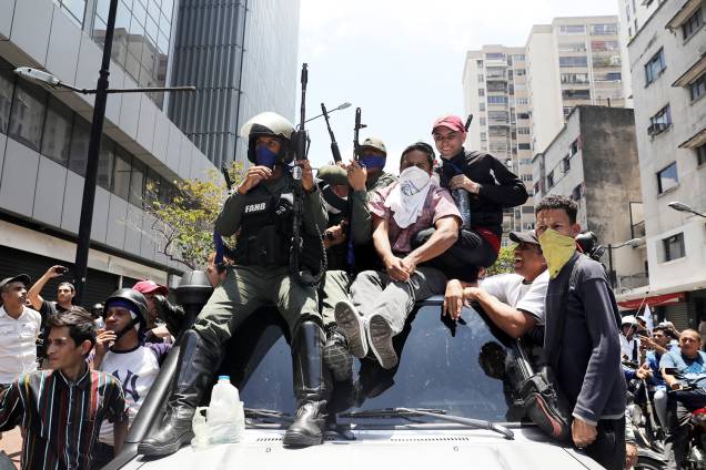 Membros da Guarda Nacional aderem aos protestos em apoio ao autoproclamado presidente da Venezuela, Juan Guaidó - 30/04/2019