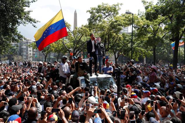 O líder da oposição venezuelana e presidente autoproclamado, Juan Guaido, discursa para apoiadores em Caracas, Venezuela - 30/04/2019