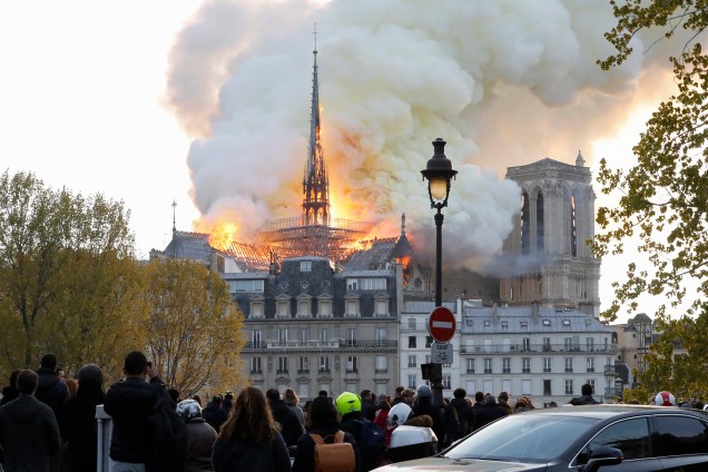Incêndio atinge a Catedral de Notre-Dame, no centro de Paris - 15/04/2019