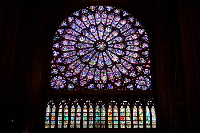 Relíquias da Catedral de Notre-Dame – Vitrais Relíquias da Catedral de Notre-Dame – Vitrais