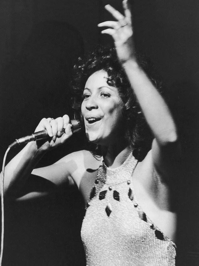 A cantora Beth Carvalho - 1975