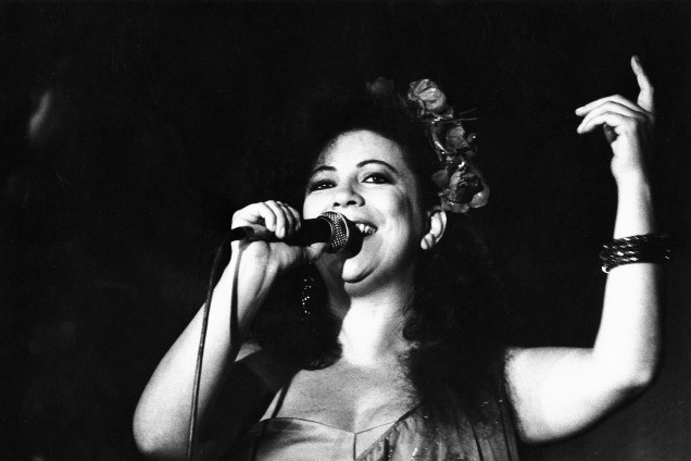 A cantora Beth Carvalho - 1986