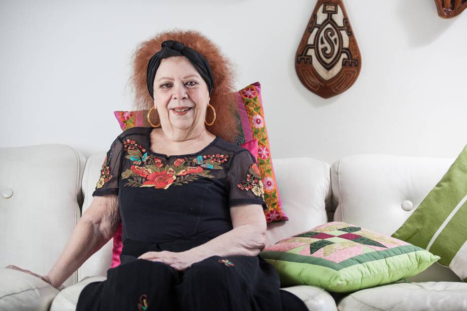 A cantora Beth Carvalho em seu apartamento em São Conrado, no Rio de Janeiro - 17/02/2017 A cantora Beth Carvalho em seu apartamento em São Conrado, no Rio de Janeiro - 17/02/2017