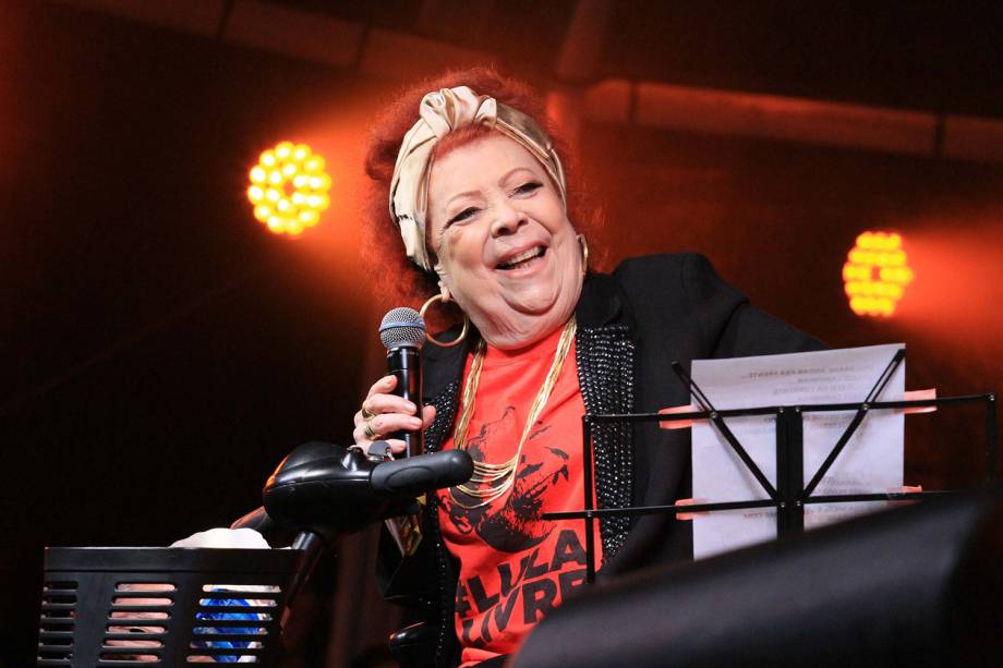 A cantora Beth Carvalho se apresenta durante o Festival Lula Livre, nos Arcos da Lapa, no Rio de Janeiro (RJ) - 28/07/2018 A cantora Beth Carvalho se apresenta durante o Festival Lula Livre, nos Arcos da Lapa, no Rio de Janeiro (RJ) - 28/07/2018