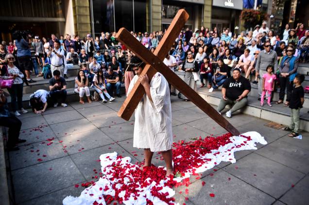 Cristãos reencenam a crucificação de Jesus Cristo na Sexta-feira Santa, em Sydney, na Austrália - 19/04/2019 Cristãos reencenam a crucificação de Jesus Cristo na Sexta-feira Santa, em Sydney, na Austrália - 19/04/2019