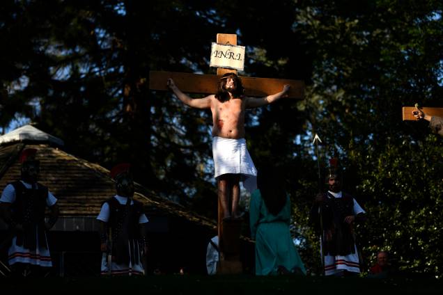 Atores amadores reencenam a crucificação de Jesus Cristo durante a Sexta-Feira Santa em Wuppertal, no oeste da Alemanha - 19/04/2019 Atores amadores reencenam a crucificação de Jesus Cristo durante a Sexta-Feira Santa em Wuppertal, no oeste da Alemanha - 19/04/2019