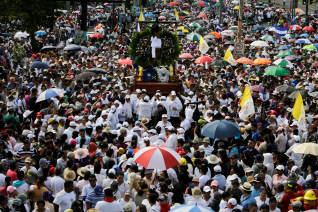 Fiéis católicos participam da procissão da Sexta-Feira Santa em Manágua, na Nicarágua - 19/04/2019
