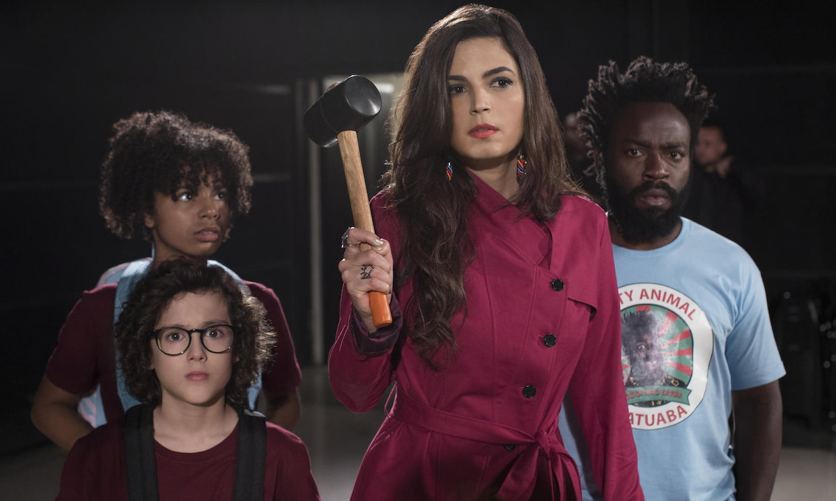Emanuelle Araújo, Douglas Silva, Sabrina Nonata e Cauã Gonçalves em cena da 2ª temporada de 'Samantha!', da Netflix